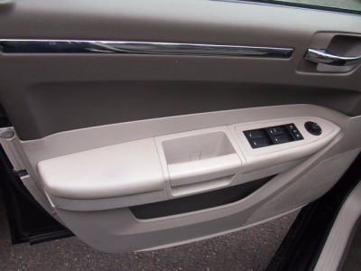 2010 Chrysler 300  Touring