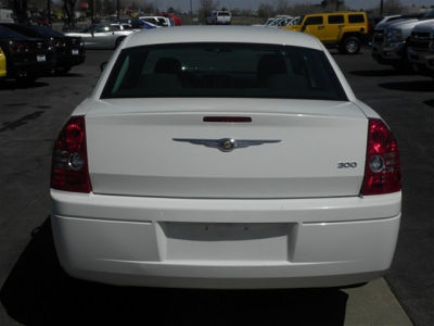 2009 Chrysler 300  LX