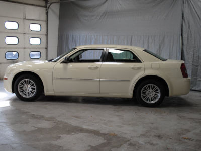 2009 Chrysler 300  LX