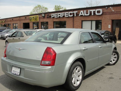 2005 Chrysler 300  Touring