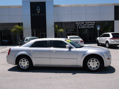 2005 Chrysler 300  Touring