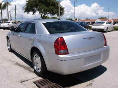 2005 Chrysler 300  Touring
