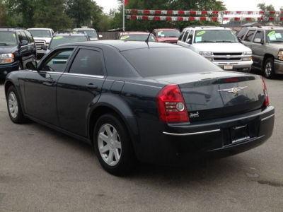 2008 Chrysler 300  LX