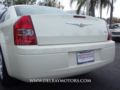 2009 Chrysler 300  LX