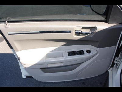 2009 Chrysler 300  LX