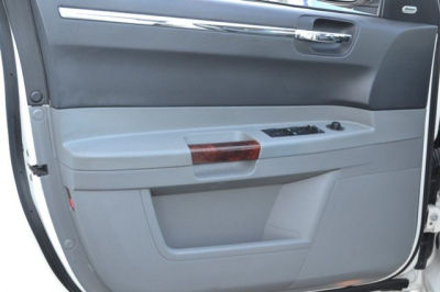 2005 Chrysler 300  300 Touring
