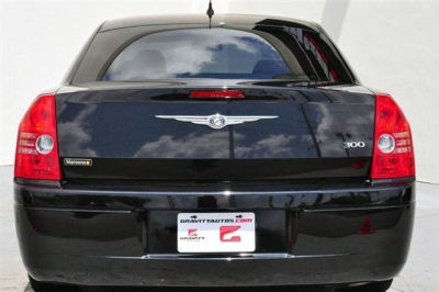 2008 Chrysler 300  LX