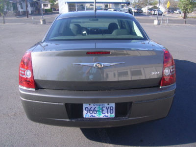 2008 Chrysler 300  LX