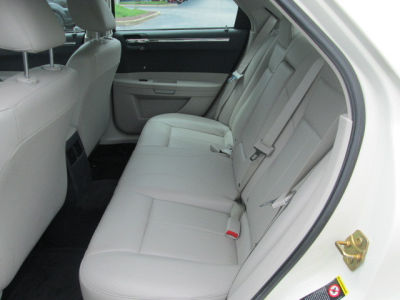 2005 Chrysler 300  Touring