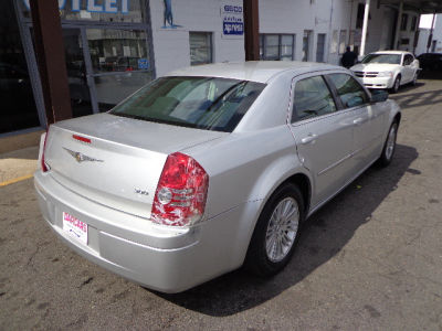 2009 Chrysler 300  LX