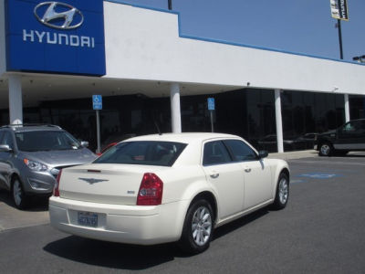 2008 Chrysler 300  LX