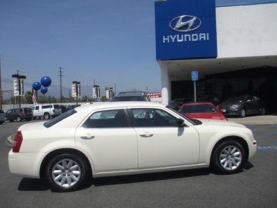 2008 Chrysler 300  LX