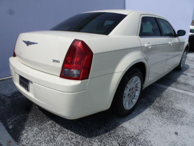 2007 Chrysler 300  Base