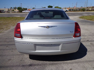 2005 Chrysler 300  Touring