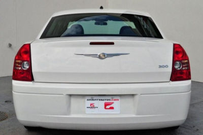 2008 Chrysler 300  LX