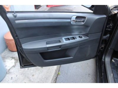 2008 Chrysler 300  LX