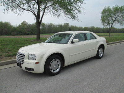 2005 Chrysler 300  300 Touring