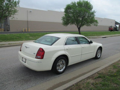 2005 Chrysler 300  300 Touring