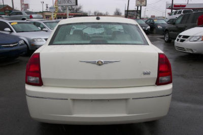 2005 Chrysler 300  Touring