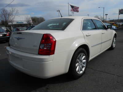 2008 Chrysler 300  LX