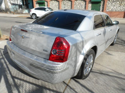 2010 Chrysler 300  Touring/Signature Series