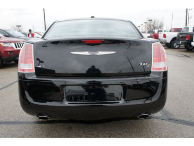 2012 Chrysler 300  S V8