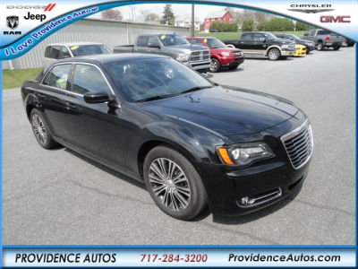 2012 Chrysler 300  S V8