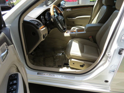 2013 Chrysler 300C  Base