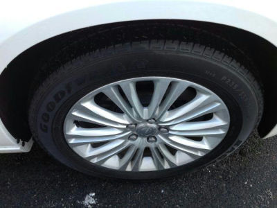 2011 Chrysler 300C  Base