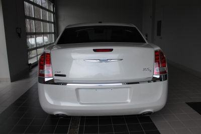 2012 Chrysler 300C  Base