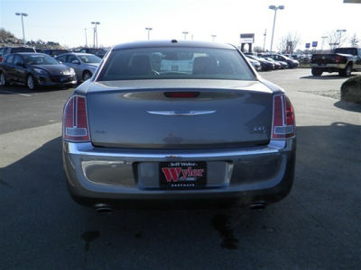 2011 Chrysler 300C  Base