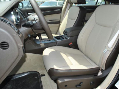 2012 Chrysler 300C  Luxury Series