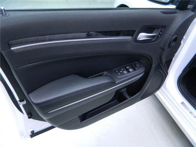 2011 Chrysler 300C  Base