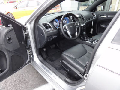 2011 Chrysler 300C  Base