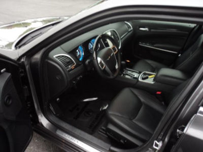 2013 Chrysler 300C  Base