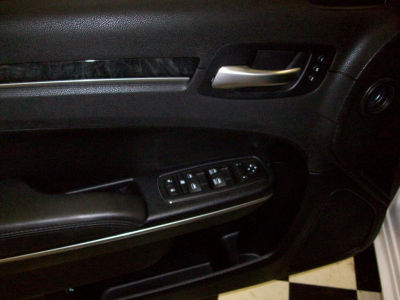 2011 Chrysler 300C  Base