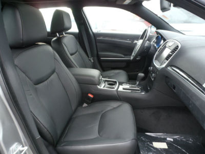 2011 Chrysler 300C  Base