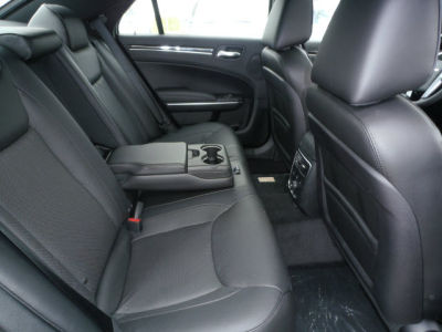 2011 Chrysler 300C  Base