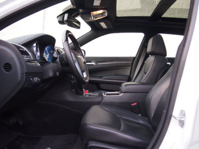 2011 Chrysler 300C  Base