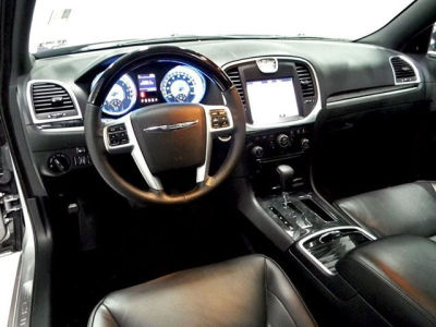 2011 Chrysler 300C  Base