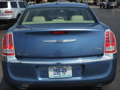 2011 Chrysler 300C  Base