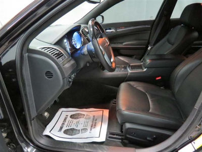 2011 Chrysler 300C  Base