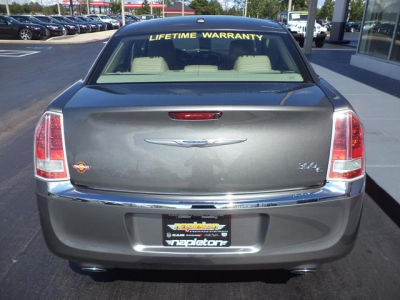 2011 Chrysler 300C  Base