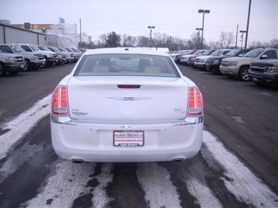 2011 Chrysler 300C  Base