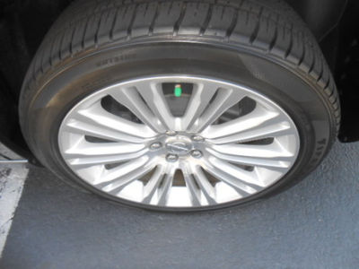 2011 Chrysler 300C  Base