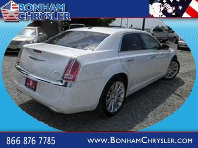 2011 Chrysler 300C  Base
