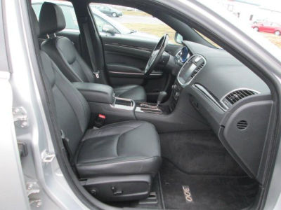 2011 Chrysler 300C  Base