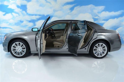 2011 Chrysler 300C  Base