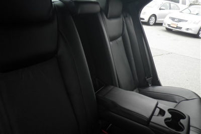 2011 Chrysler 300C  Base