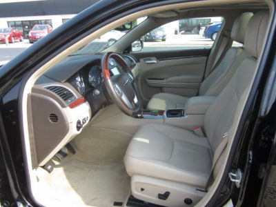 2011 Chrysler 300C  Base